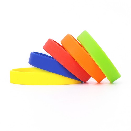 Braccialetti silicone tinta - in,