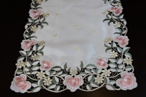 Tovaglietta ricamo pizzo